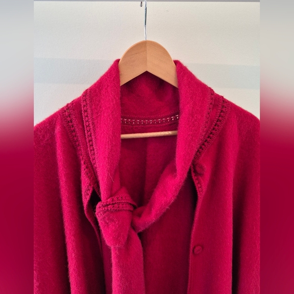 Alpaca Wool Cape In Red, Made In Peru - Picture 4 of 8